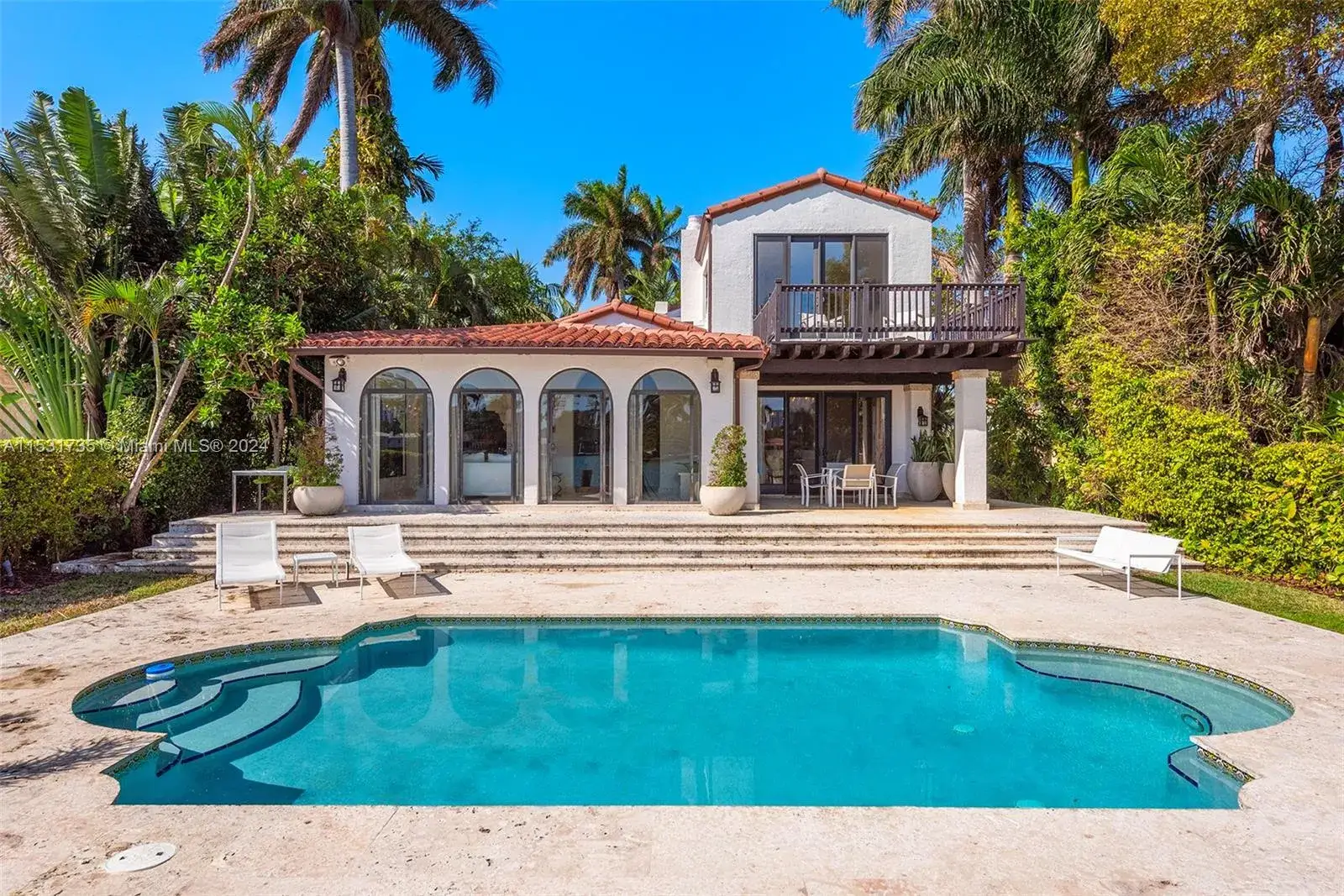 4 bedroom 4 bath Residential for sale at 527 E Dilido Dr, Miami Beach FL 33139