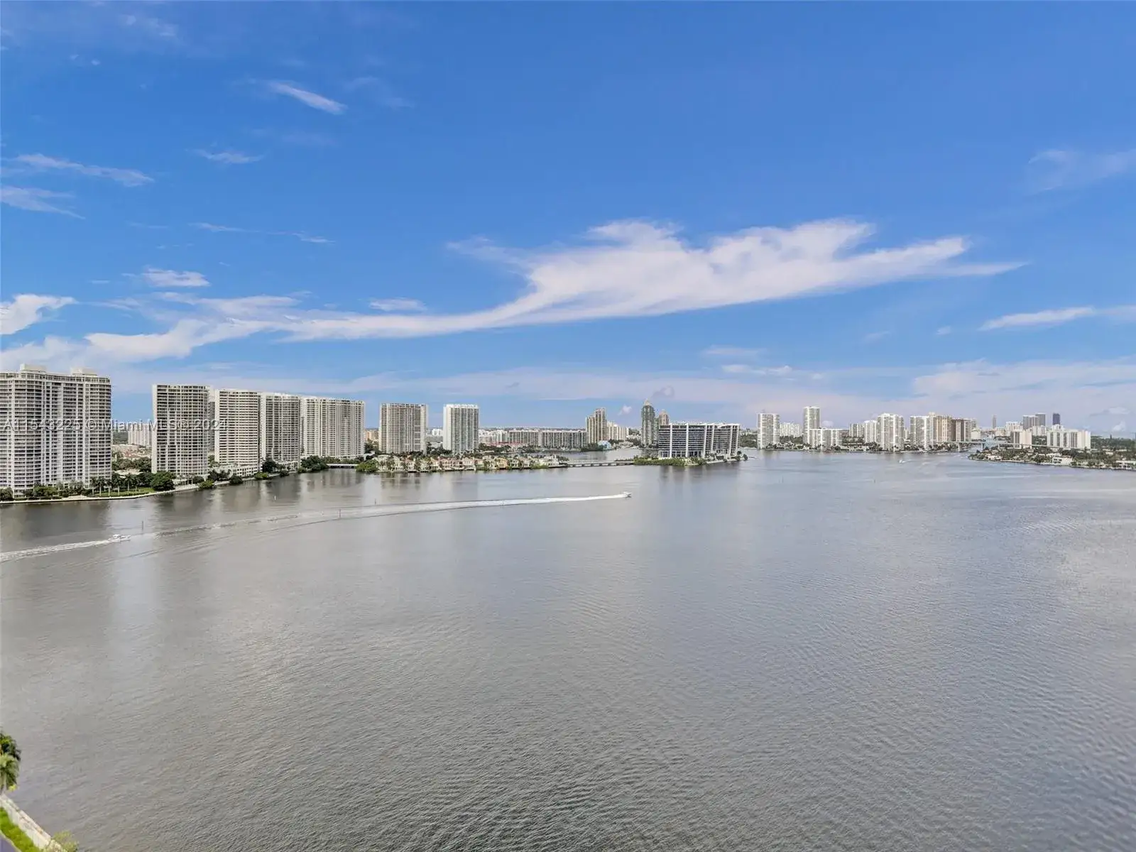 2 bedroom 2 bath Residential for sale at 251 174th St # 2220, Sunny Isles Beach FL 33160