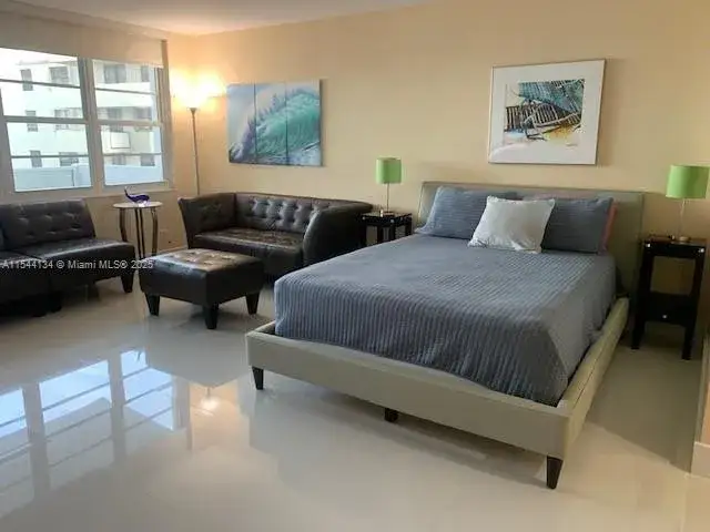 1 bath Residential Lease for rent at 100 Lincoln Rd # 819, Miami Beach FL 33139