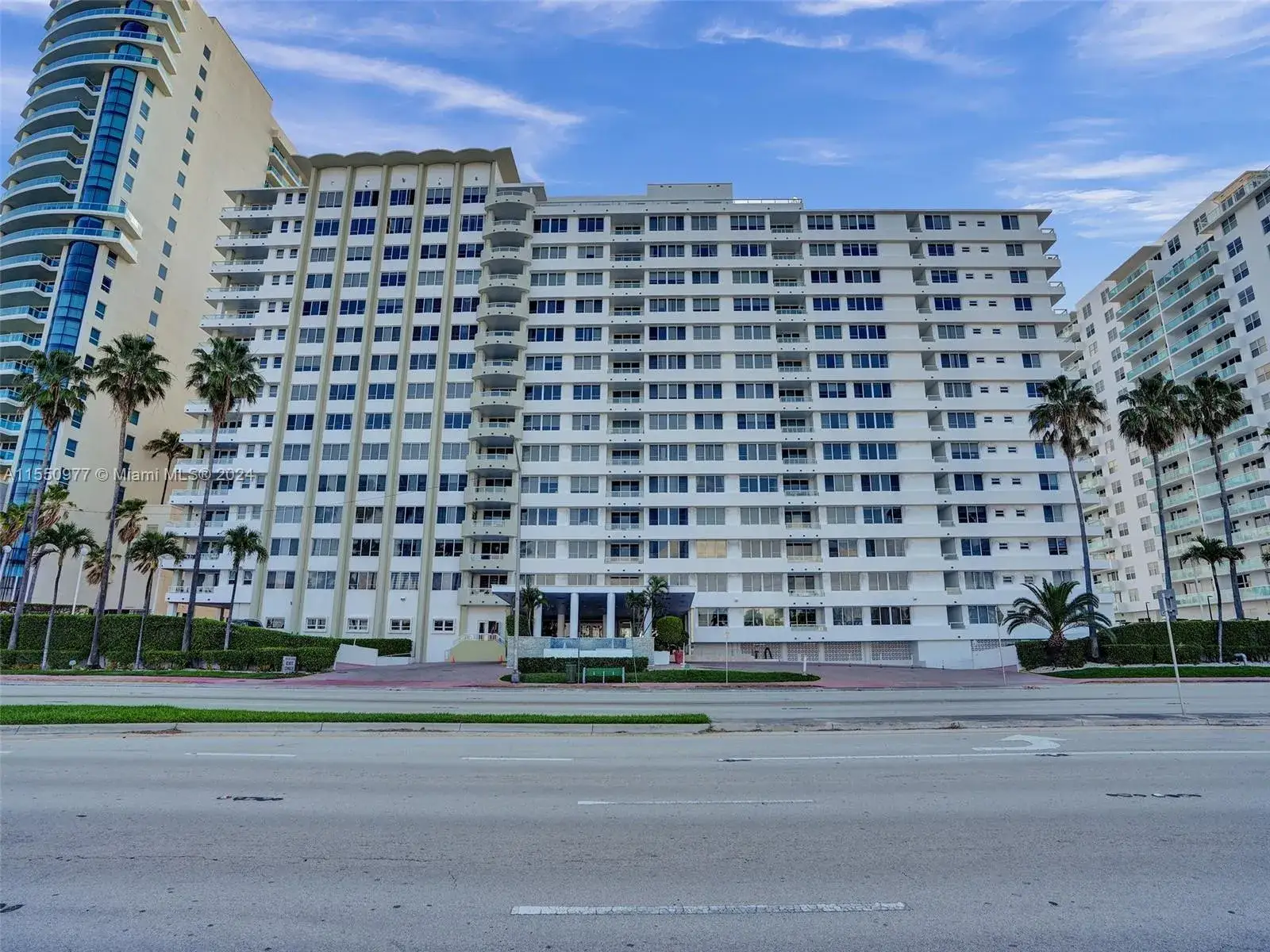 2 bedroom 1 bath Residential for sale at 5005 Collins Ave # 725, Miami Beach FL 33140