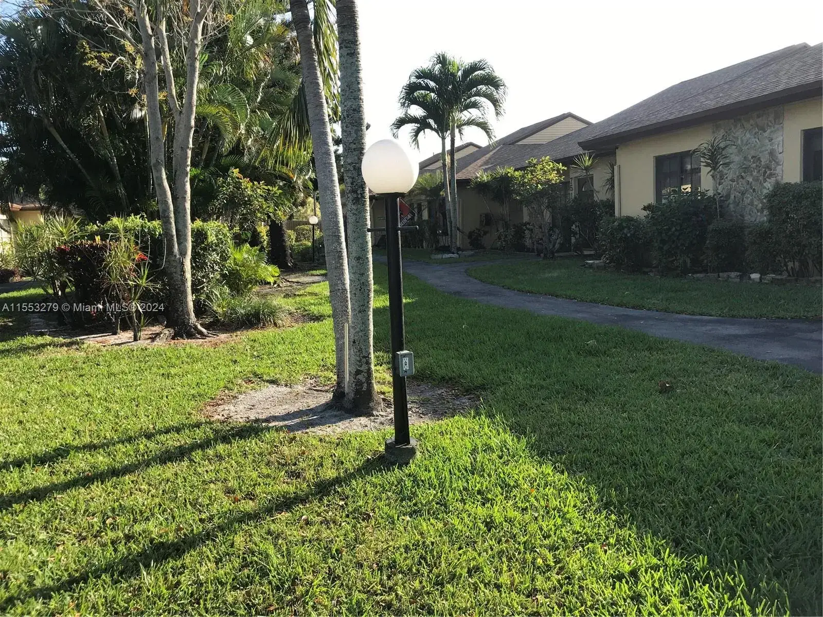 3 bedroom 2 bath Residential for sale at 7512 SW 26th Ct # 12, Davie FL 33314