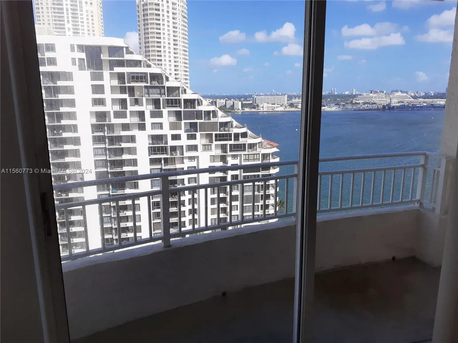 1 bedroom 1 bath Residential for sale at 770 Claughton Island Dr # 2007, Miami FL 33131