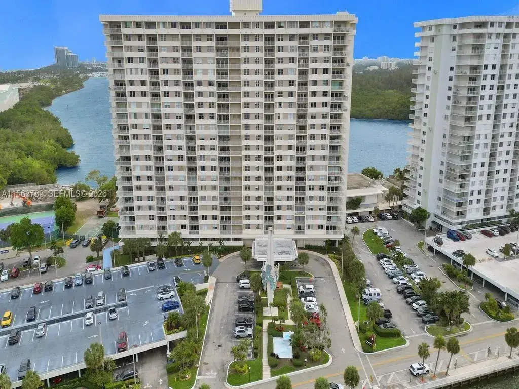 3 bedroom 2 bath Residential for sale at 300 Bayview Dr # 906, Sunny Isles Beach FL 33160