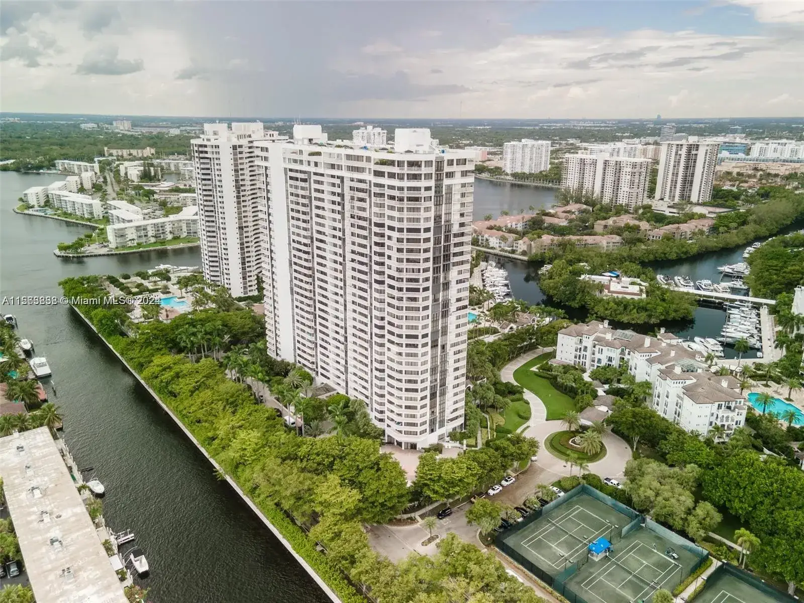 2 bedroom 2 bath Residential for sale at 2000 Island Blvd # 908, Aventura FL 33160