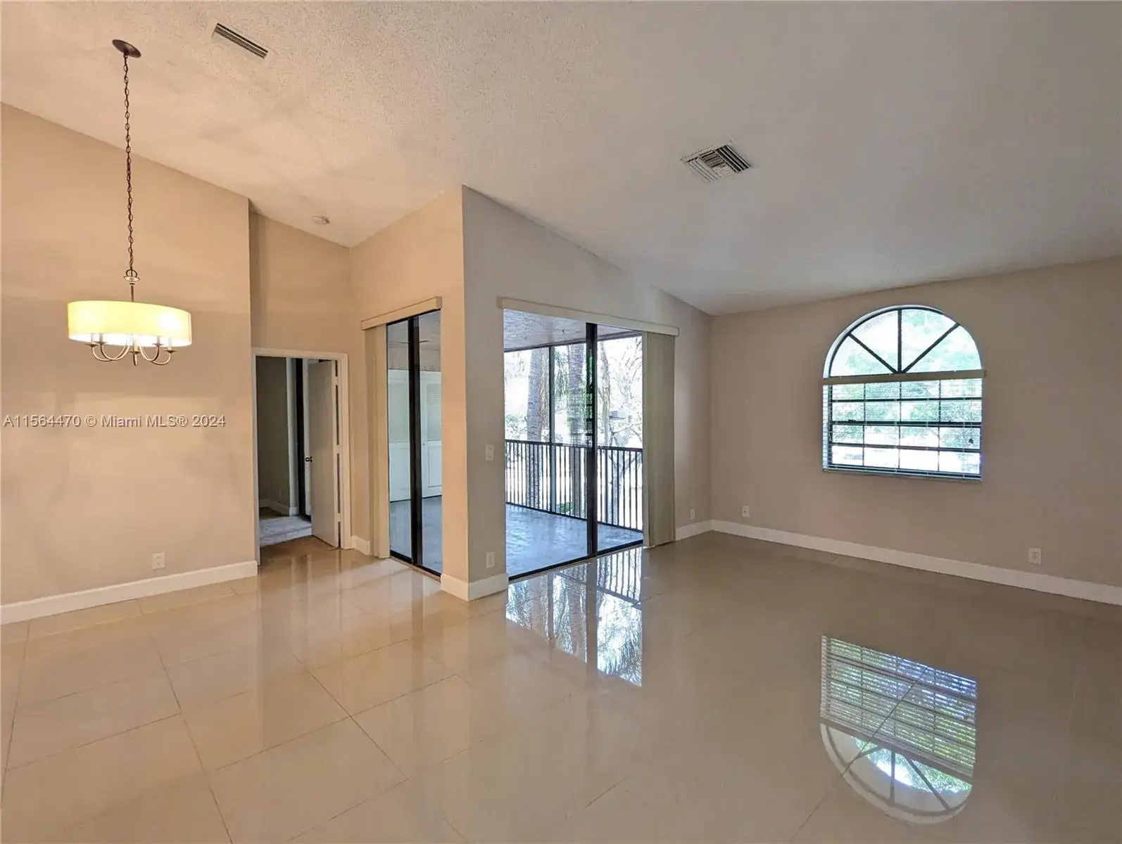 3 bedroom 2 bath Residential Lease for rent at 10700 NW 14th St # 142, Plantation FL 33322