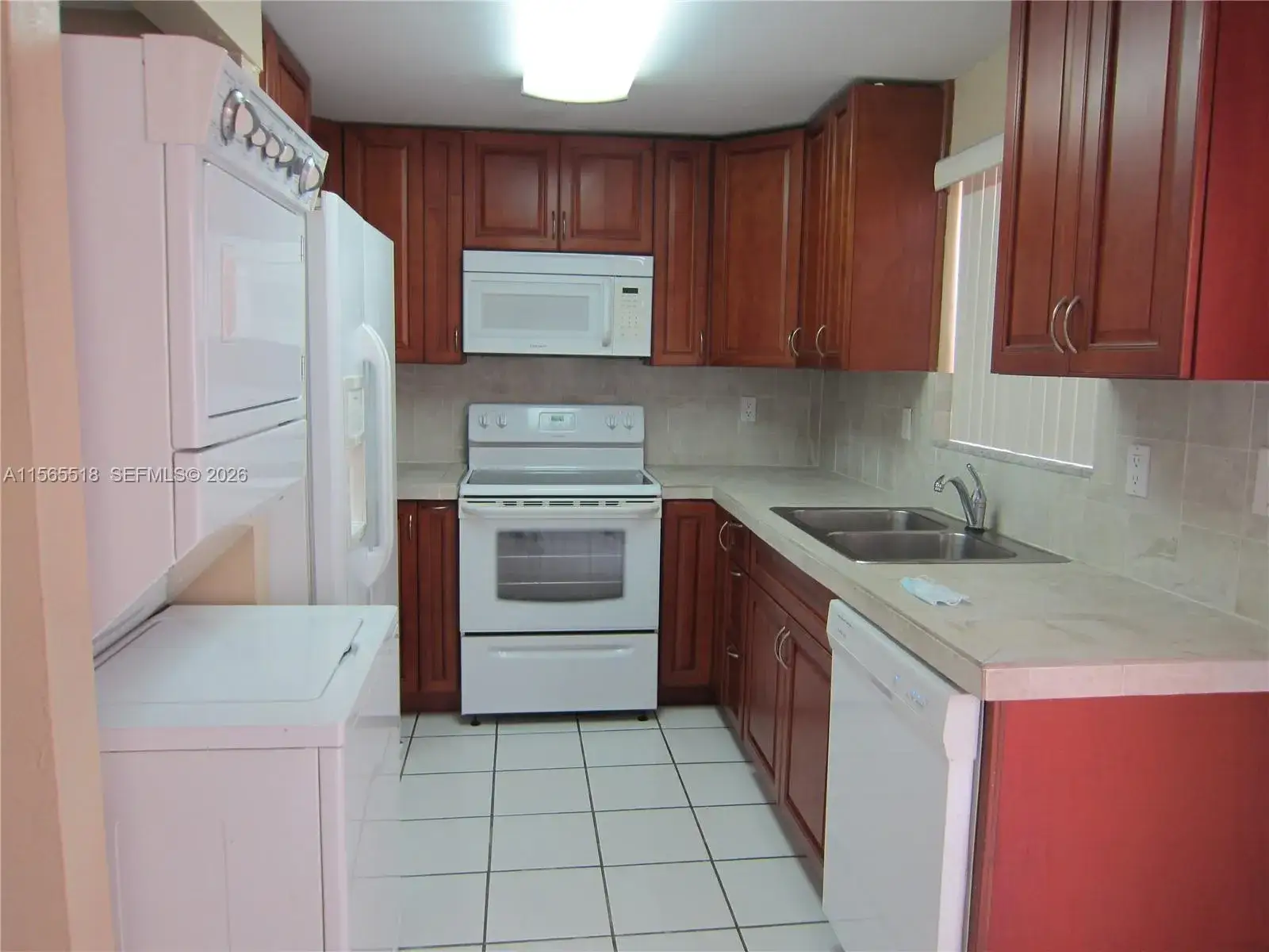 3 bedroom 2 bath Residential for sale at 10 SW 108th Ave # E8, Sweetwater FL 33174