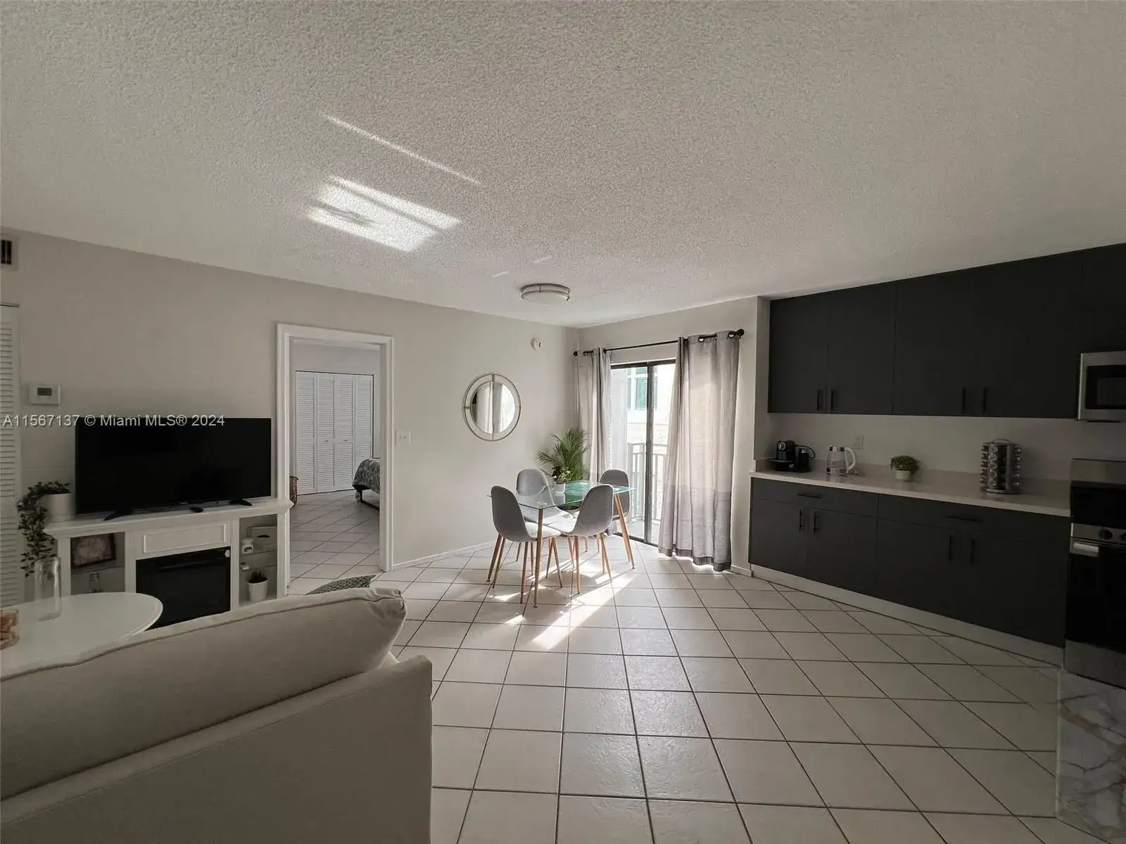 1 bedroom 1 bath Residential Lease for rent at 753 Michigan Ave # 3C, Miami Beach FL 33139