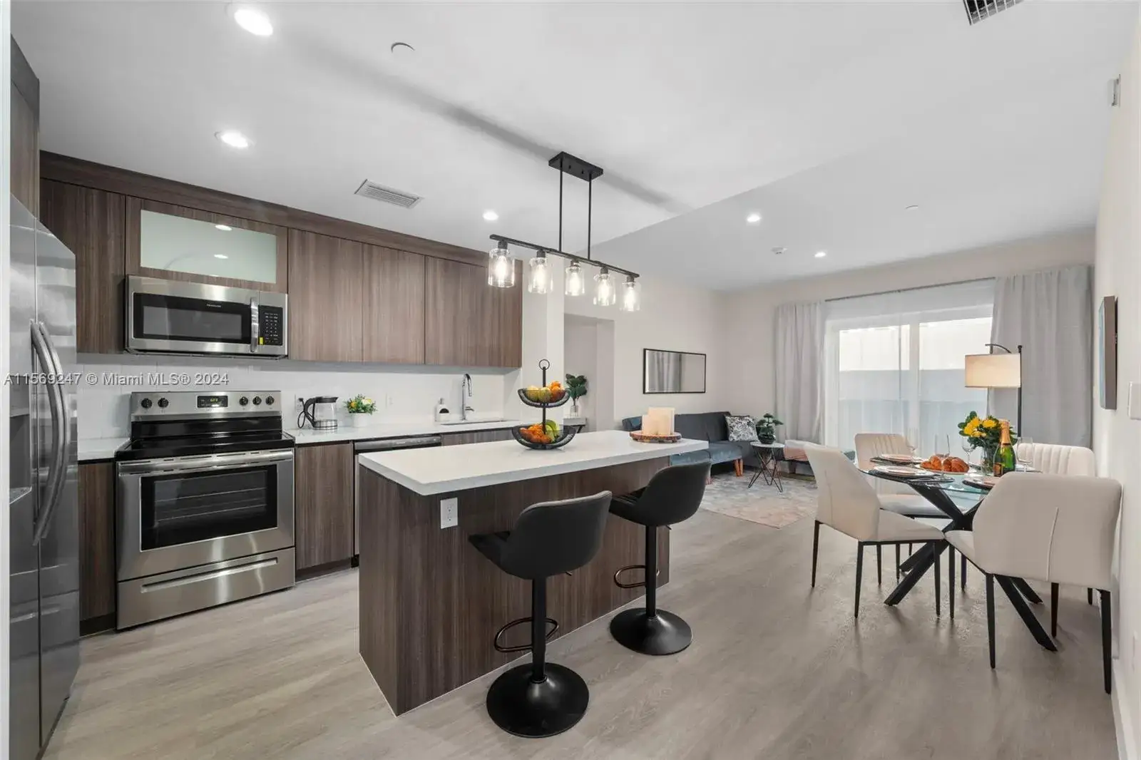 1 bedroom 1 bath Residential Lease for rent at 1938 Jackson St # 306, Hollywood FL 33020