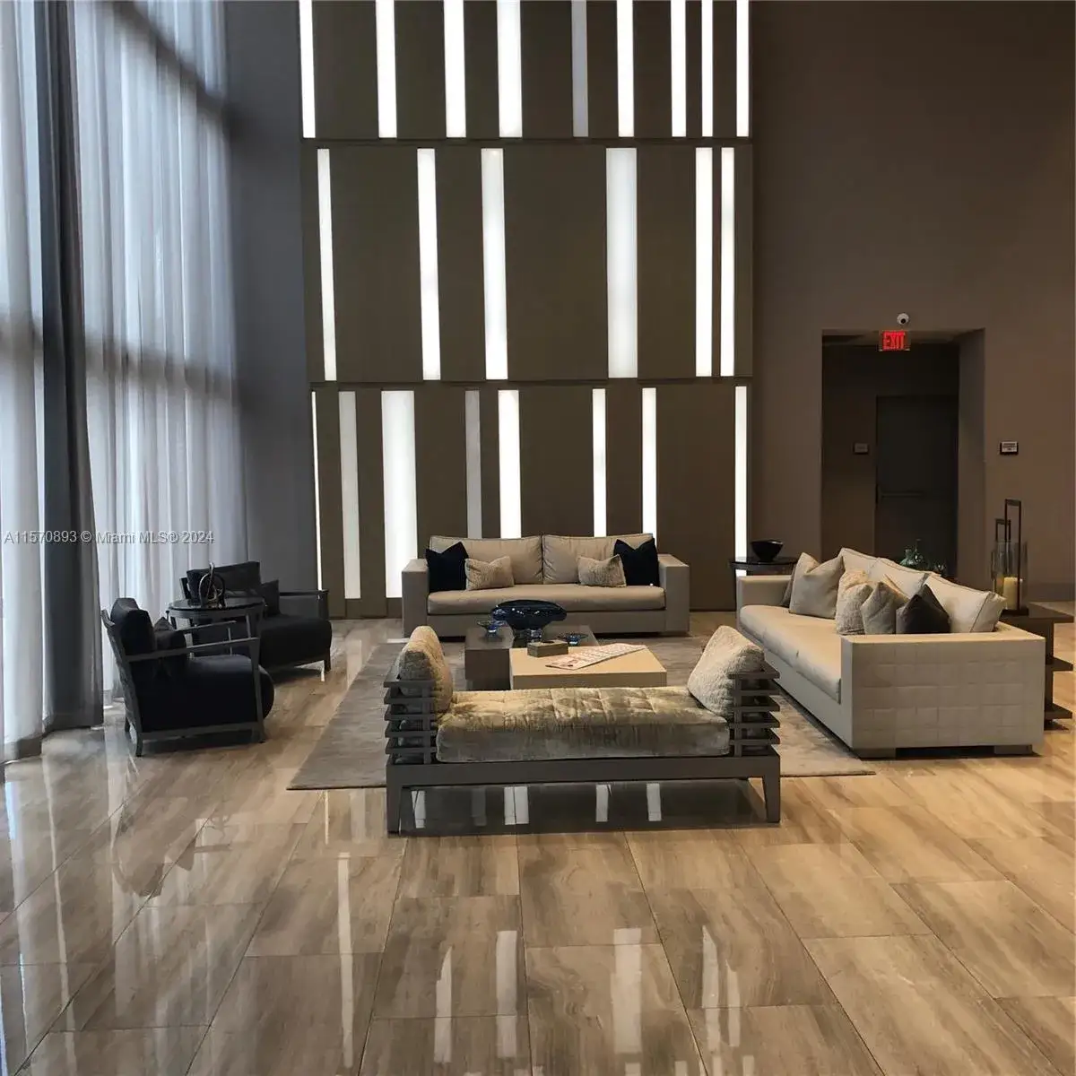 1 bedroom 1 bath Residential for sale at 5300 NW paseo Blvd # 1705, Doral FL 33166