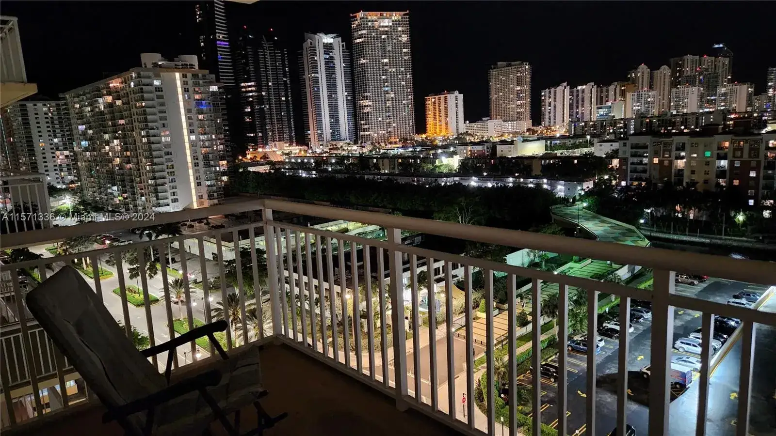 1 bedroom 1 bath Residential for sale at 251 174th St # 1414, Sunny Isles Beach FL 33160