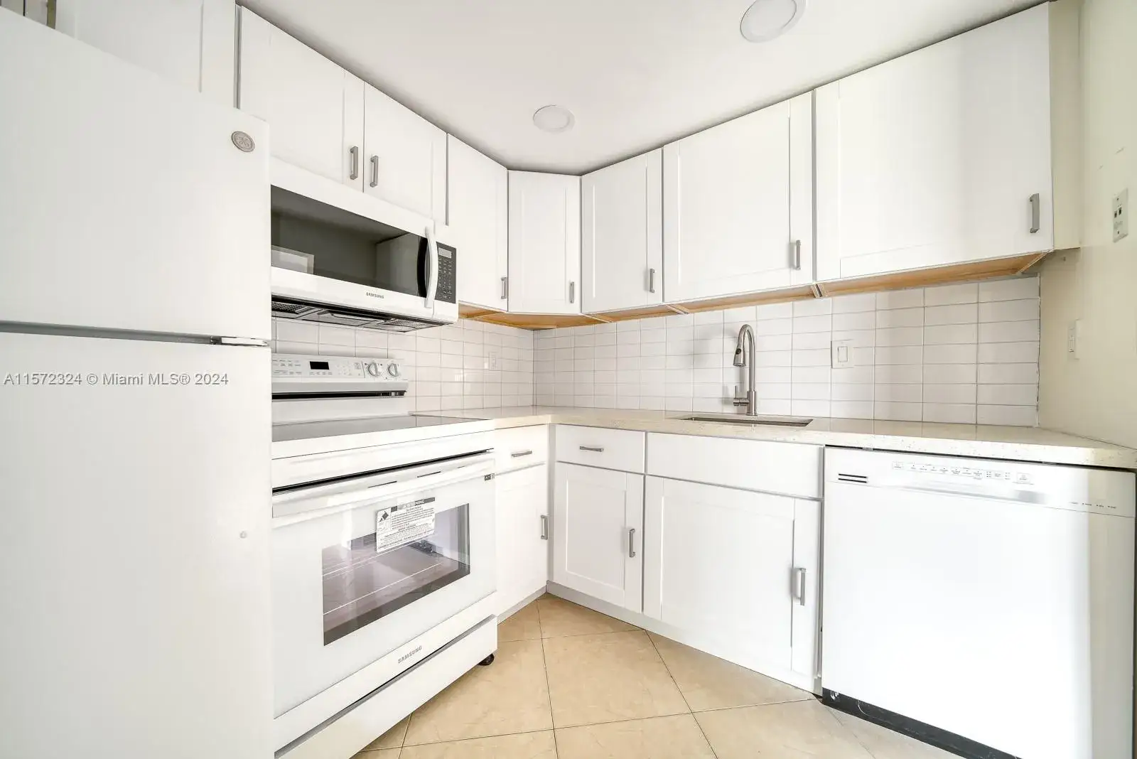 2 bedroom 2 bath Residential for sale at 496 NW 165th St Rd # D316, Miami FL 33169
