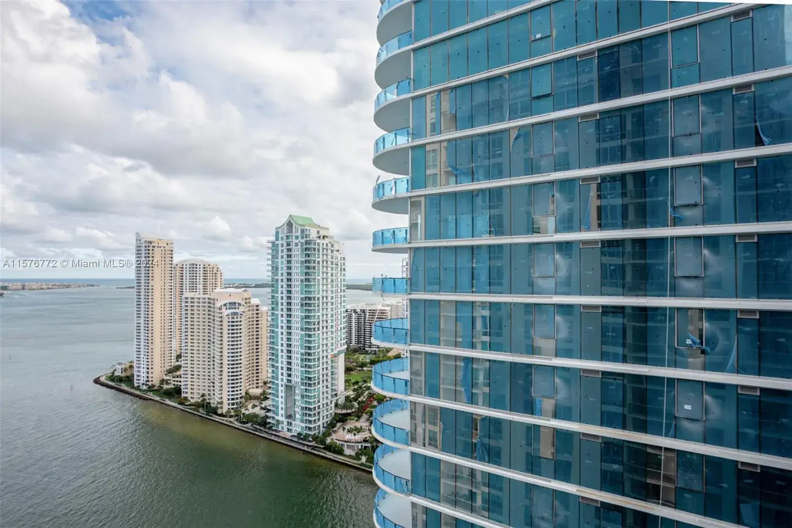 2 bedroom 2 bath Residential Lease for rent at 300 S BISCAYNE BLVD # 3404, Miami FL 33131