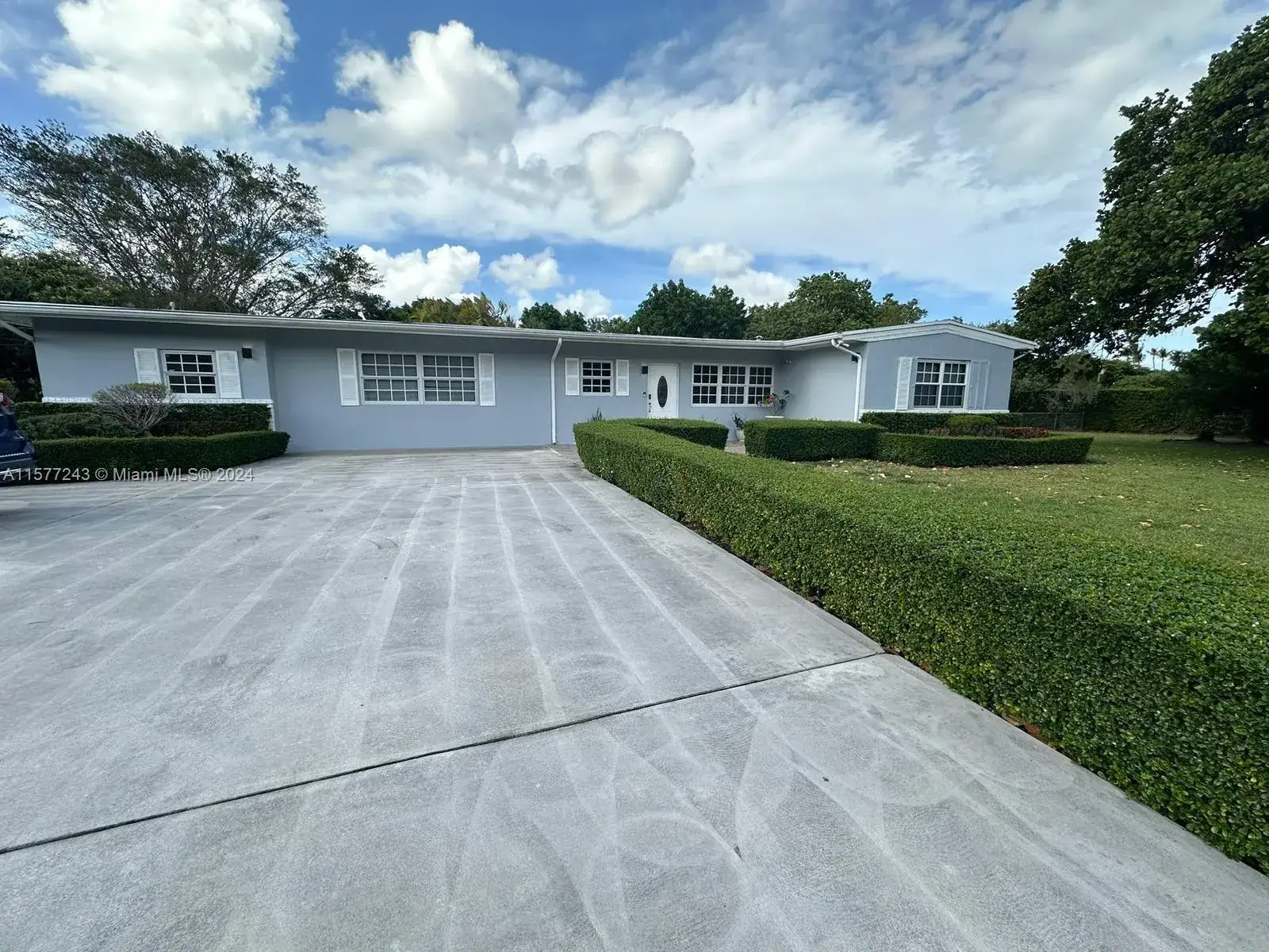 3 bedroom 3 bath Residential Lease for rent at 9411 SW 112th St, Miami FL 33176