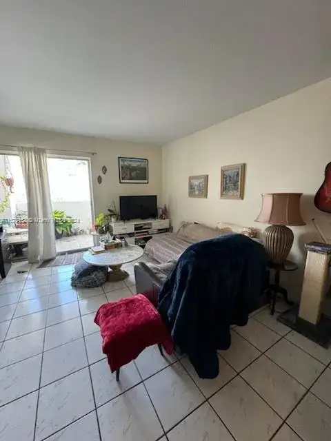 1 bedroom 1 bath Residential for sale at 2000 Biarritz Dr # 404, Miami Beach FL 33141