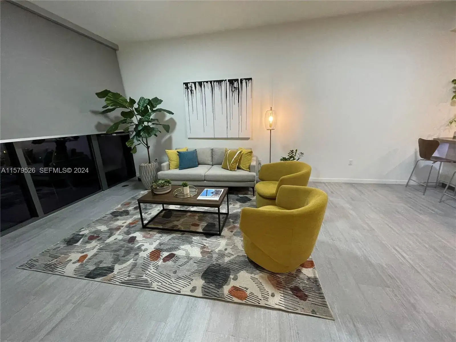 1 bedroom 1 bath Residential for sale at 1000 Brickell Plz # 1811, Miami FL 33131