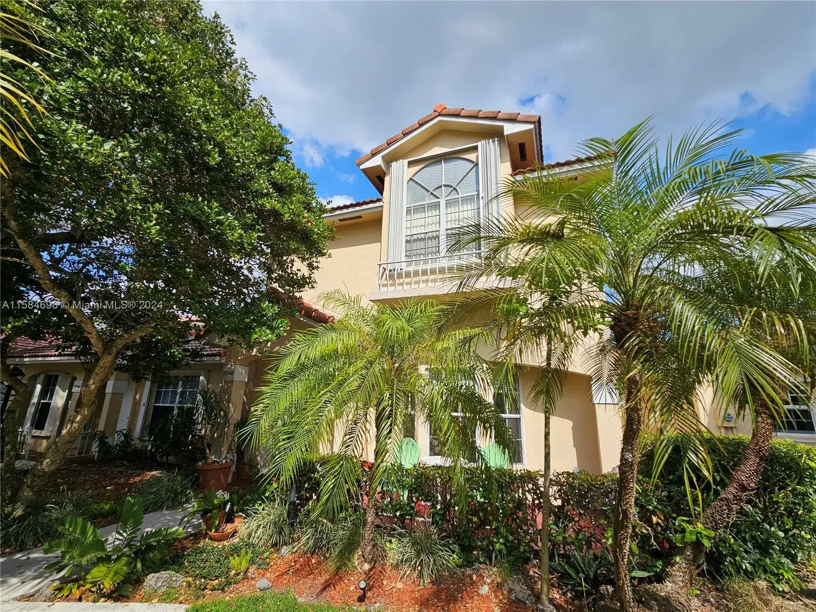 3 bedroom 2 bath Residential for sale at 15348 SW 111th St, Miami FL 33196