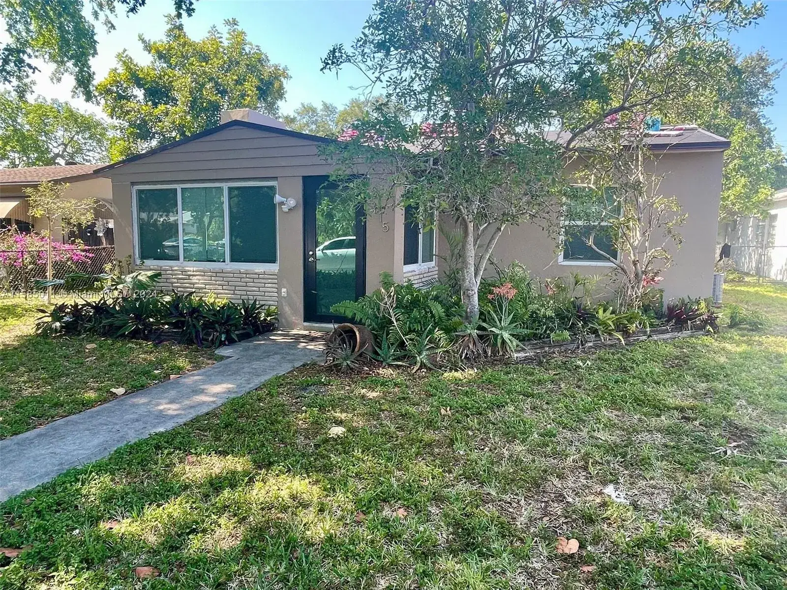 2 bedroom 1 bath Residential for sale at 2615 Wilson St, Hollywood FL 33020