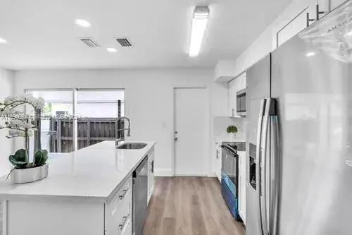 1 bedroom 1 bath Residential for sale at 621 NW 59th Ave, Miami FL 33126