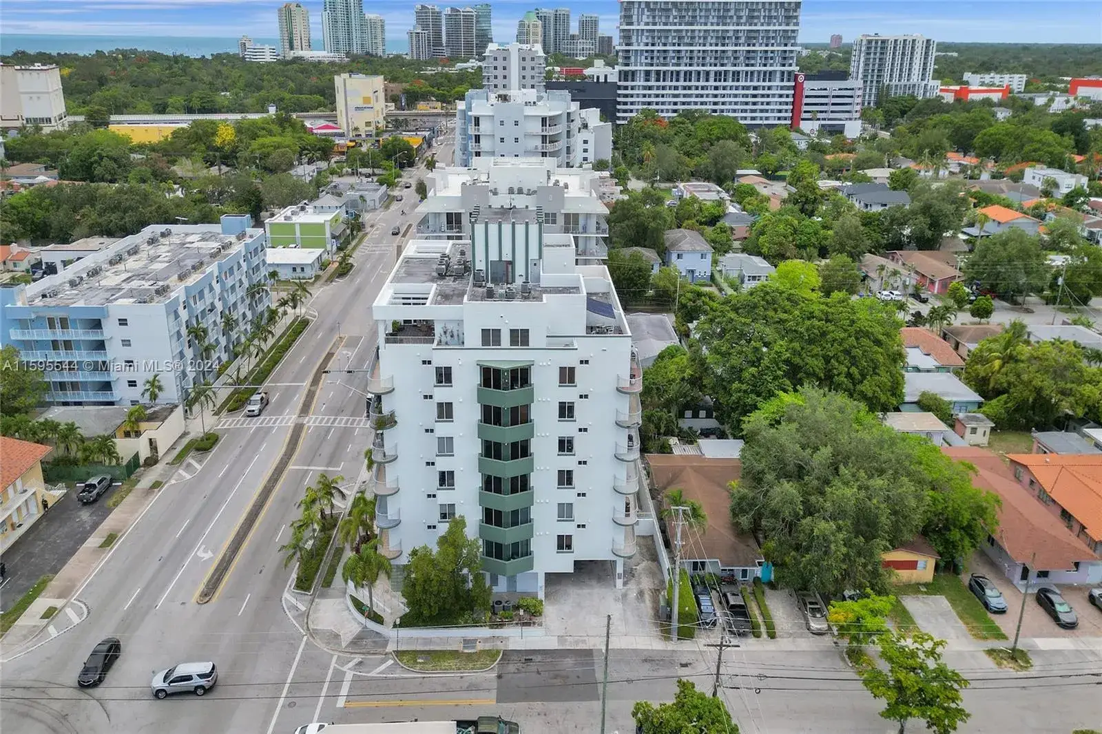 2 bedroom 2 bath Residential Lease for rent at 2550 SW 27th Ave # 603, Miami FL 33133