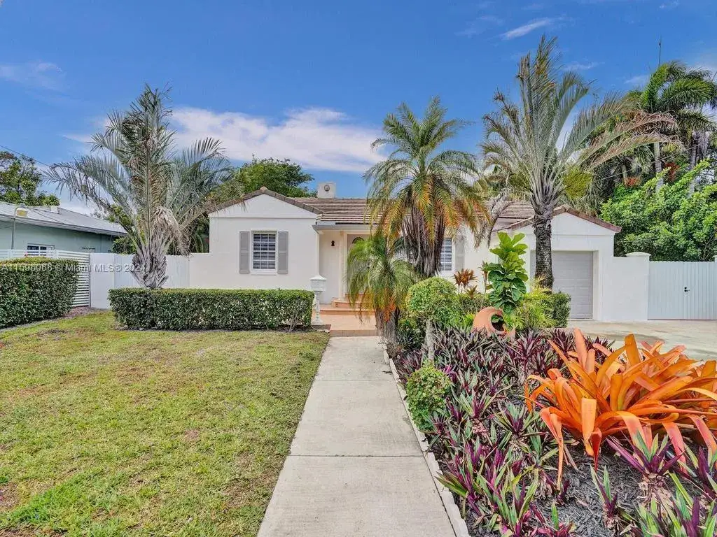 3 bedroom 2 bath Residential for sale at 1102 NE 117th St, Biscayne Park FL 33161