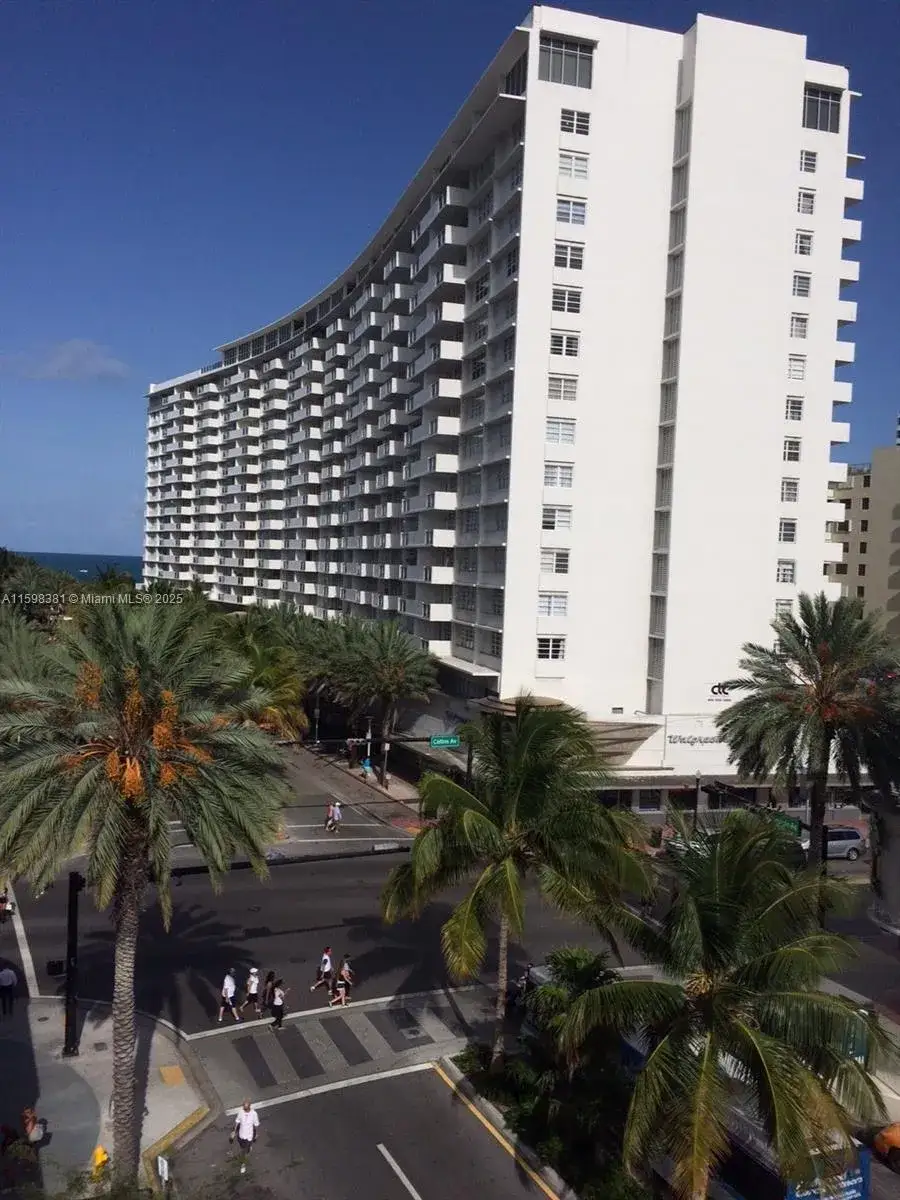 1 bedroom 1 bath Residential Lease for rent at 100 Lincoln Rd # 808, Miami Beach FL 33139