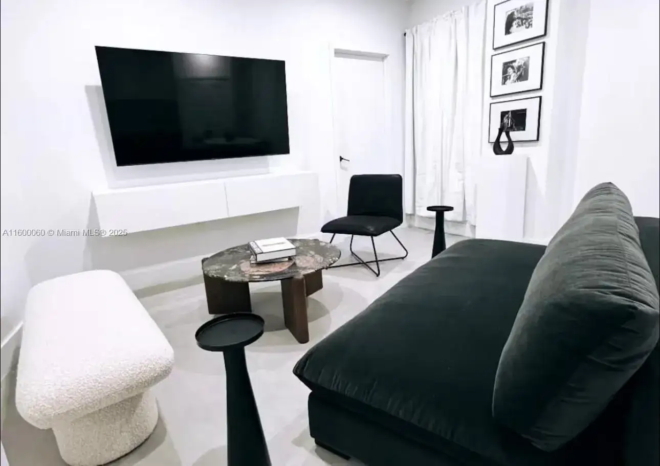 1 bedroom 1 bath Residential Lease for rent at 100 Collins Ave # 220, Miami Beach FL 33139