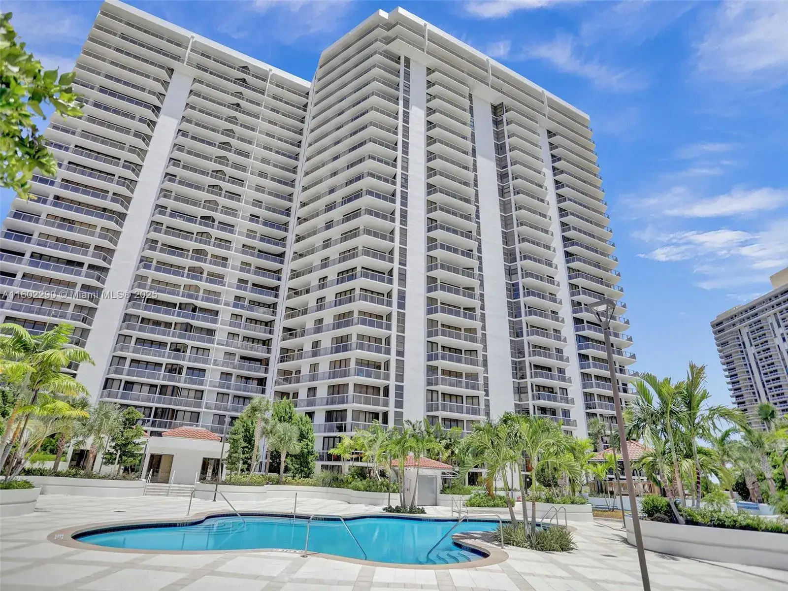 2 bedroom 2 bath Residential for sale at 20281 E Country Club Dr # 305, Aventura FL 33180