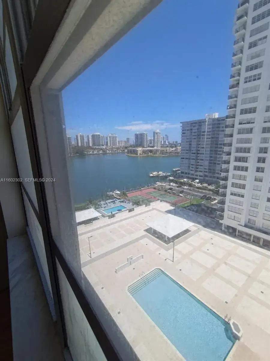 2 bedroom 2 bath Residential for sale at 2780 NE 183rd St # 1402, Aventura FL 33160