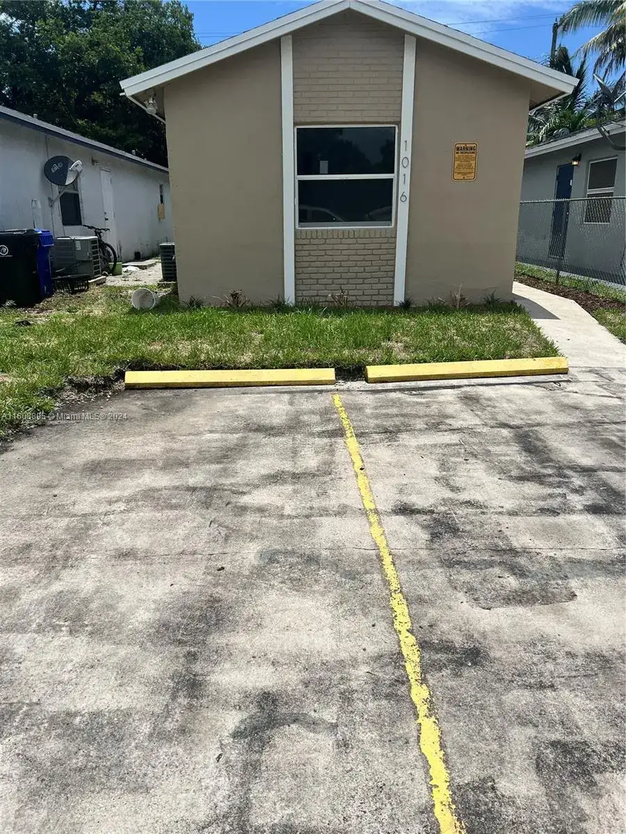 2 bedroom 2 bath Residential Lease for rent at 1016 NW 6th Ave # 2, Fort Lauderdale FL 33311