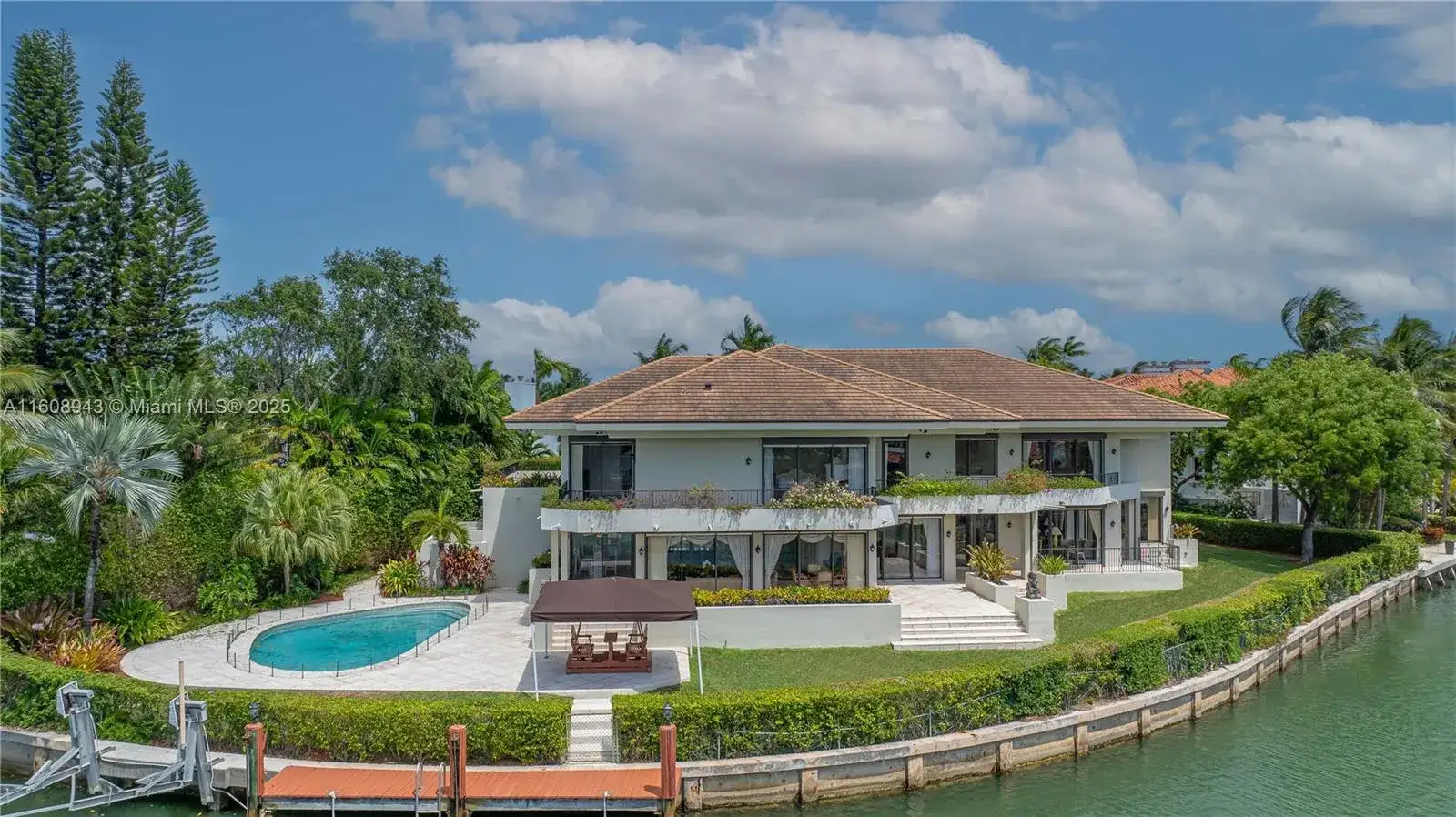 8 bedroom 8 bath Residential for sale at 241 Cape Florida Dr, Key Biscayne FL 33149
