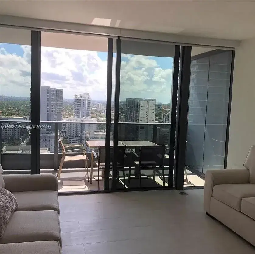 1 bedroom 1 bath Residential Lease for rent at 1000 Brickell Plz # 2404, Miami FL 33131