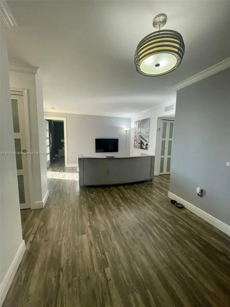 2 bedroom 2 bath Residential for sale at 11800 SW 18th St # 4, Miami FL 33175