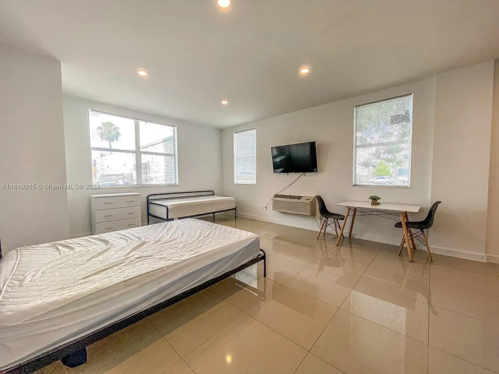 1 bath Residential Lease for rent at 924 Marseille Dr # 8, Miami Beach FL 33141