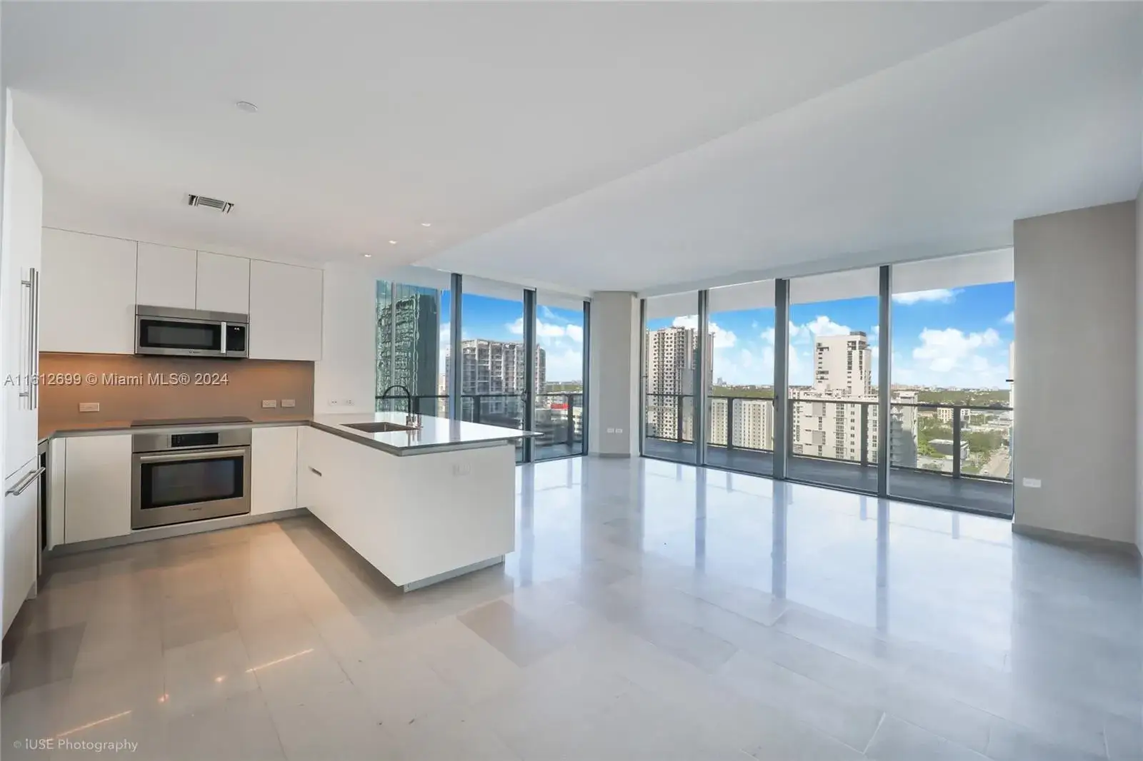 3 bedroom 3 bath Residential for sale at 88 SW 7th St # 1202, Miami FL 33130
