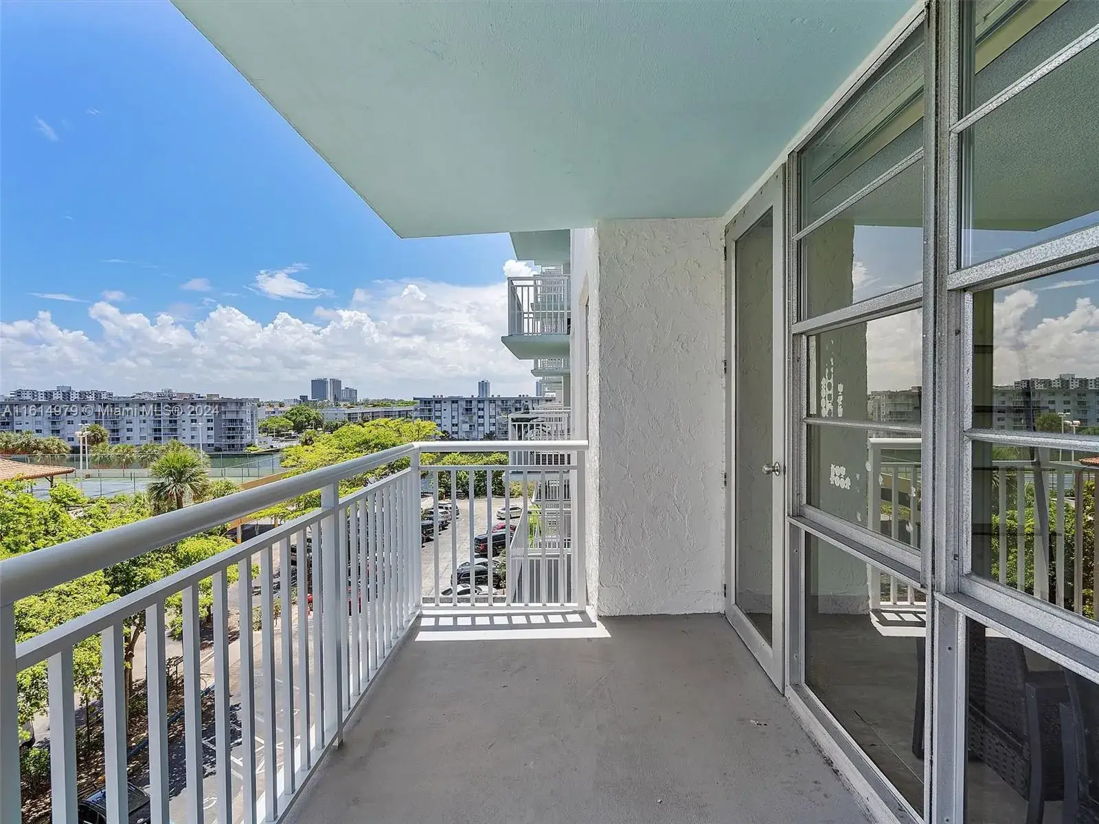2 bedroom 2 bath Residential for sale at 301 174th St # 610, Sunny Isles Beach FL 33160
