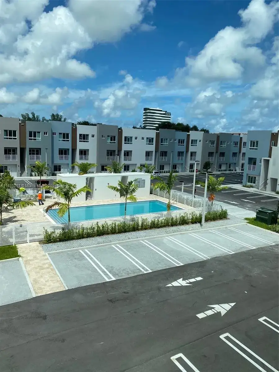 2 bedroom 2 bath Residential for sale at 2505 NE 193rd St # 4207, Miami FL 33180