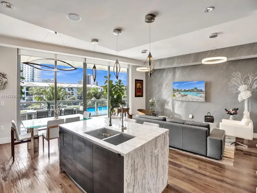 3 bedroom 4 bath Residential for sale at 3250 NE 188th St # 207, Aventura FL 33180