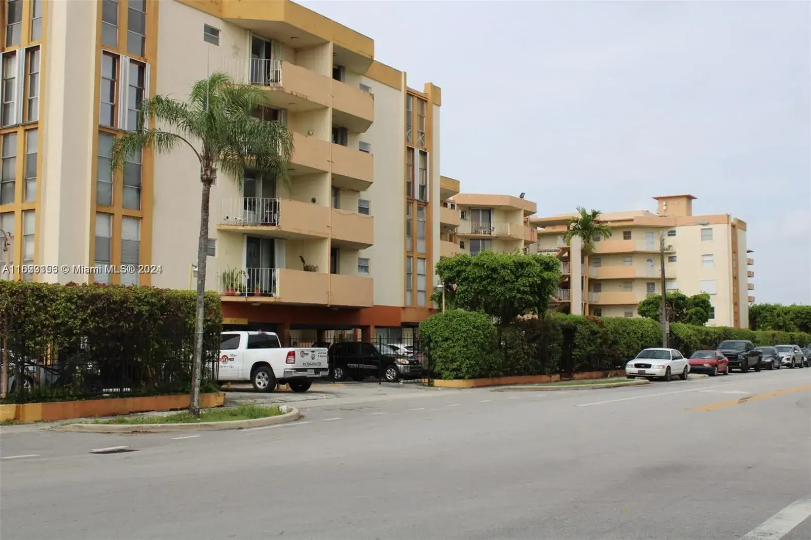 3 bedroom 2 bath Residential for sale at 1750 W 46th St # 433, Hialeah FL 33012