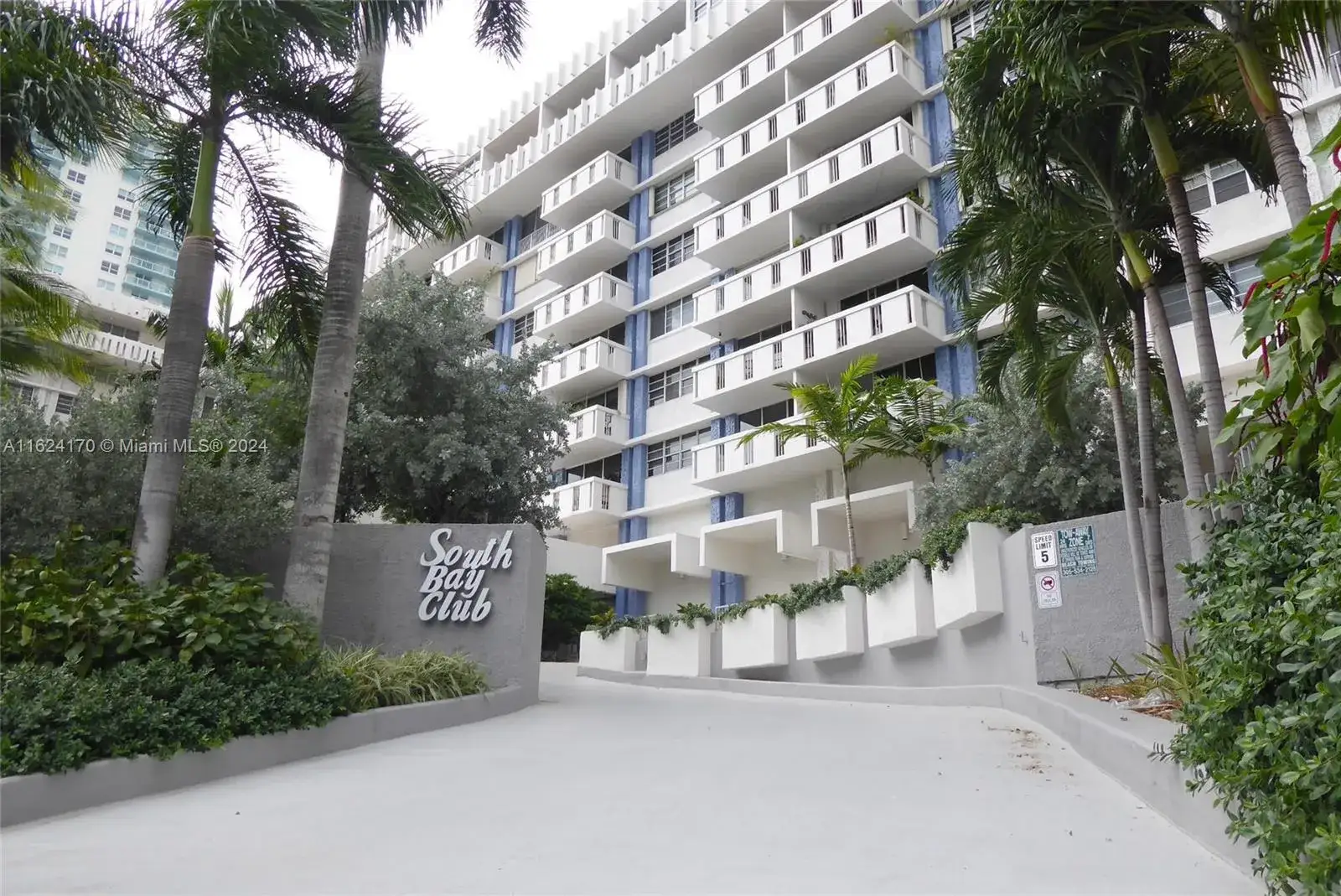 1 bedroom 1 bath Residential for sale at 800 West Ave # 936, Miami Beach FL 33139
