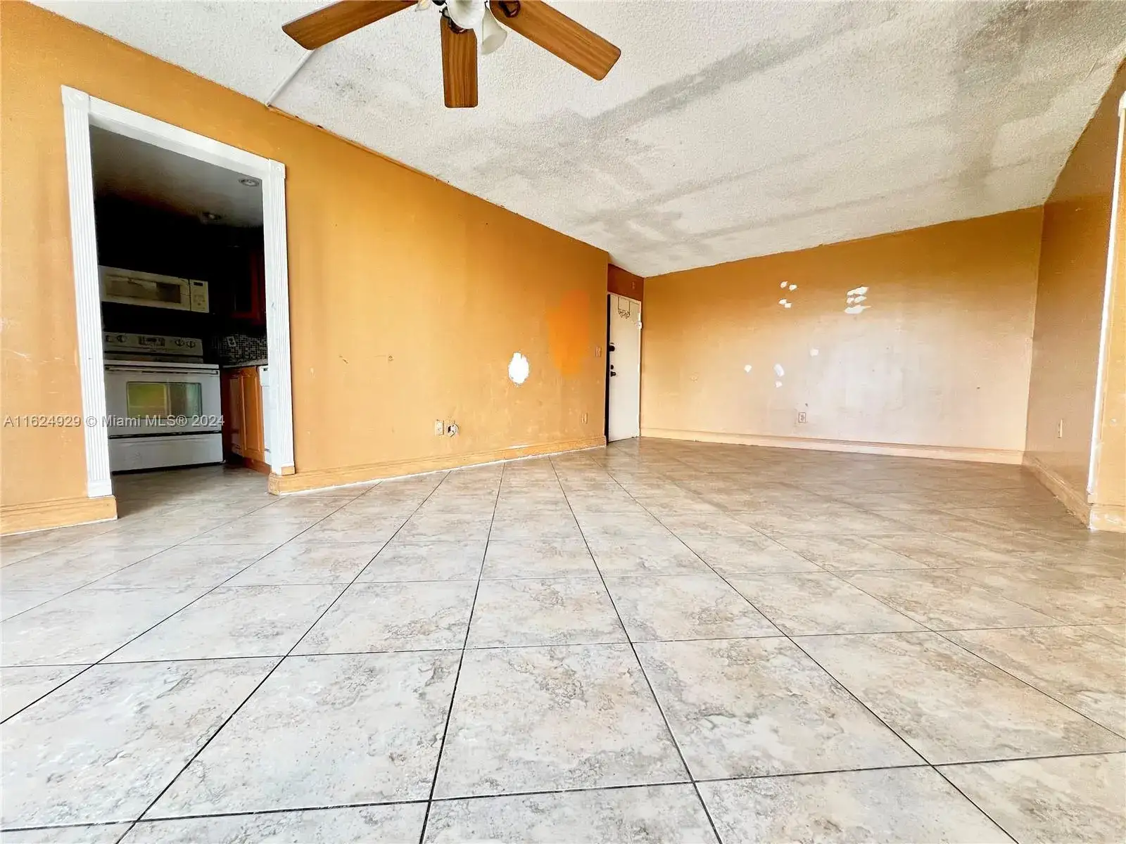 2 bedroom 2 bath Residential Lease for rent at 498 NW 165th St Rd # 501, Miami FL 33169