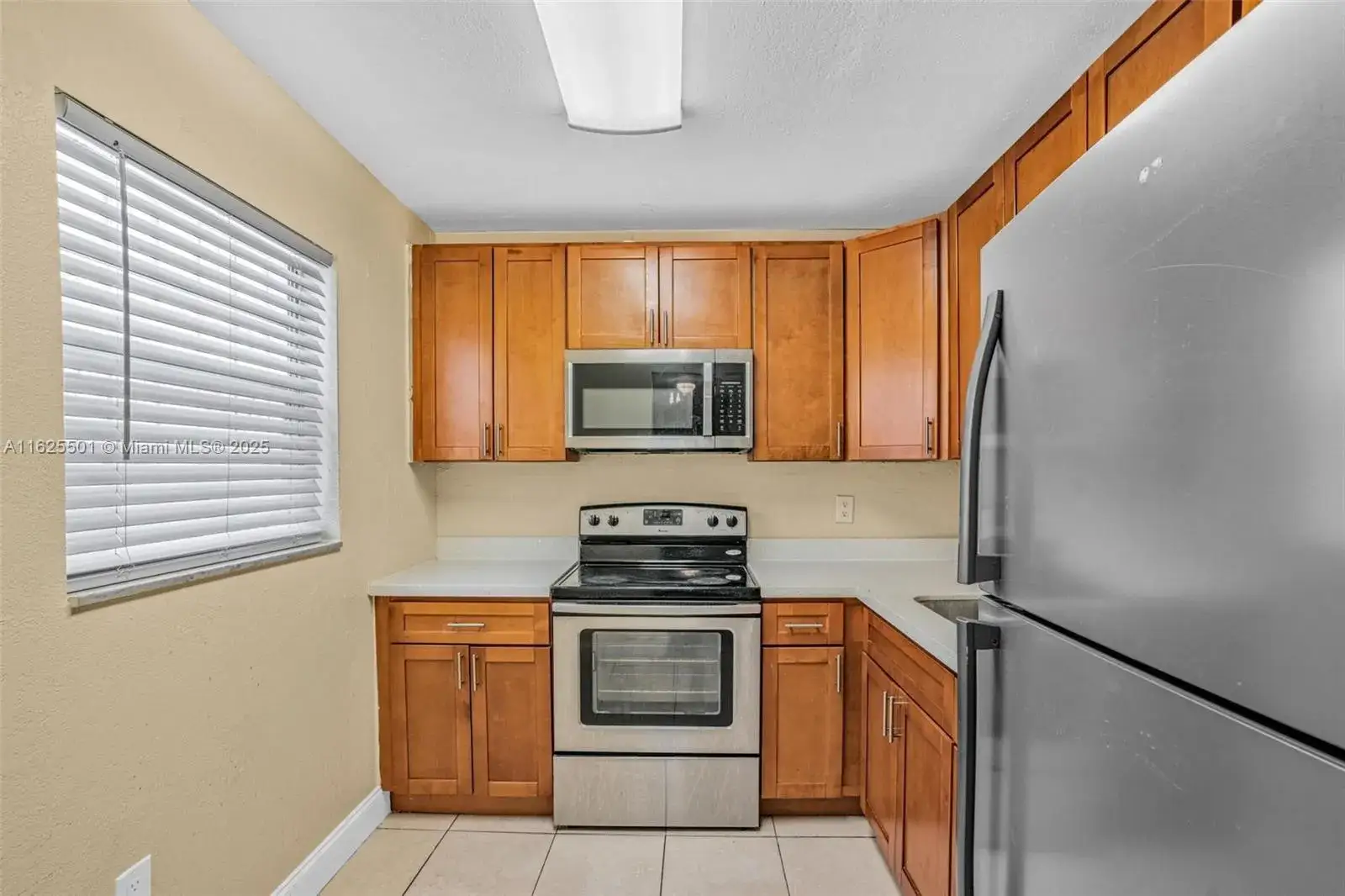 1 bedroom 1 bath Residential for sale at 15600 NW 7th Ave # 306, Miami FL 33169