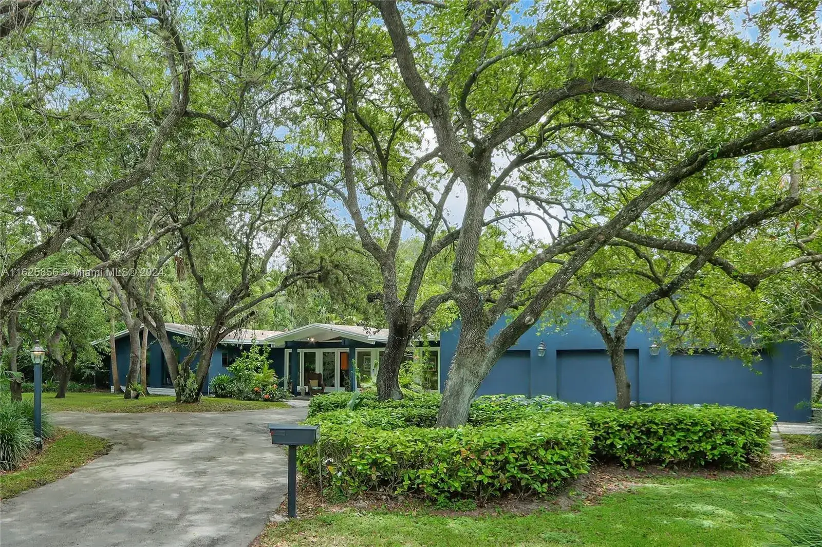 6 bedroom 5 bath Residential Lease for rent at 9290 SW 117th Ter, Pinecrest FL 33176