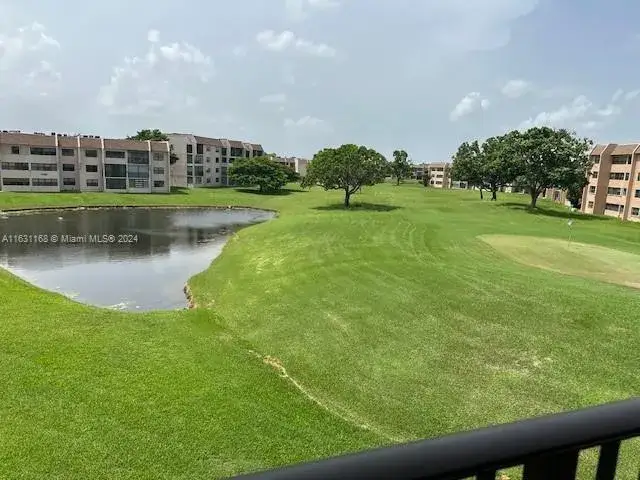 2 bedroom 2 bath Residential for sale at 10101 Sunrise Lakes Blvd # 306, Sunrise FL 33322