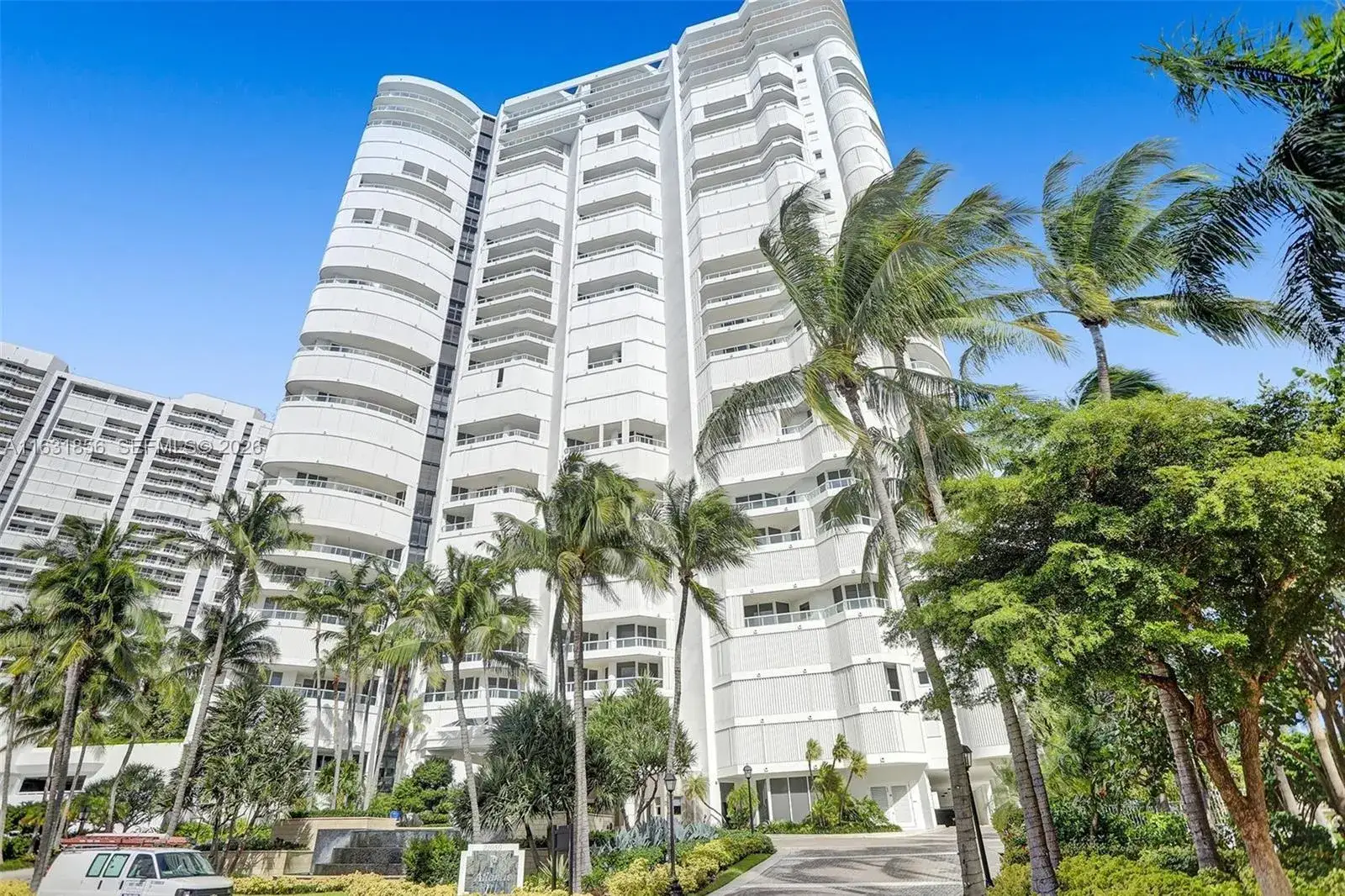 3 bedroom 2 bath Residential for sale at 21050 Point Pl # 403, Aventura FL 33180