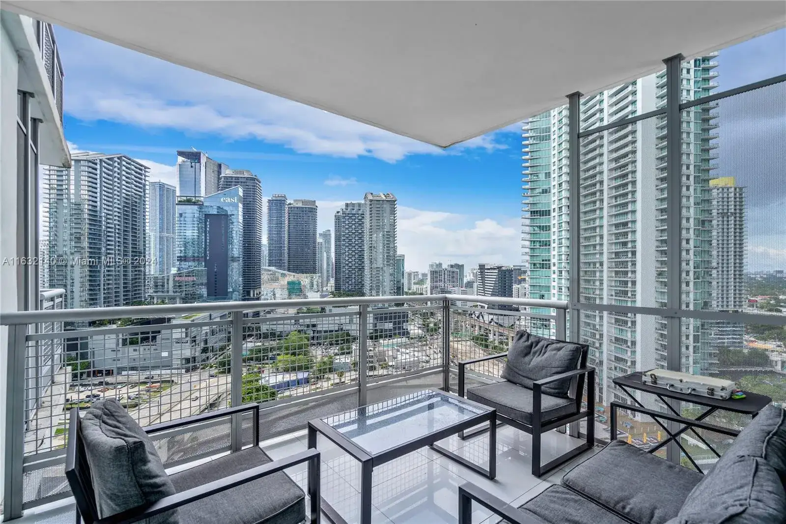 1 bedroom 1 bath Residential Lease for rent at 350 S Miami Ave # 2512, Miami FL 33130