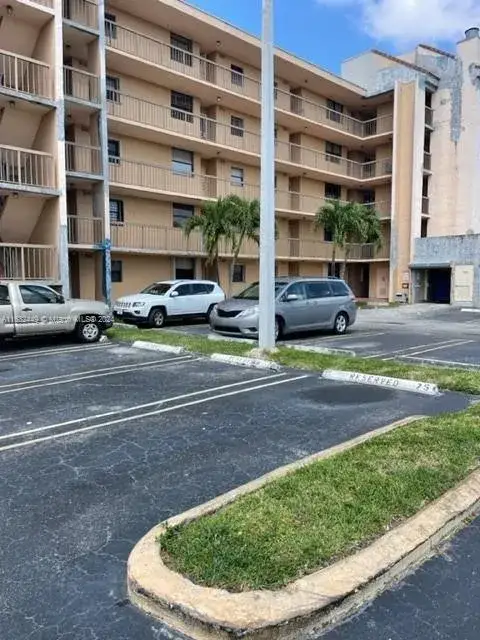 2 bedroom 2 bath Residential for sale at 10145 NW 9th St Cir # 502, Miami FL 33172