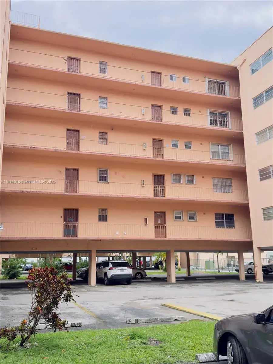 1 bedroom 1 bath Residential for sale at 440 E 23rd St # 1219, Hialeah FL 33013