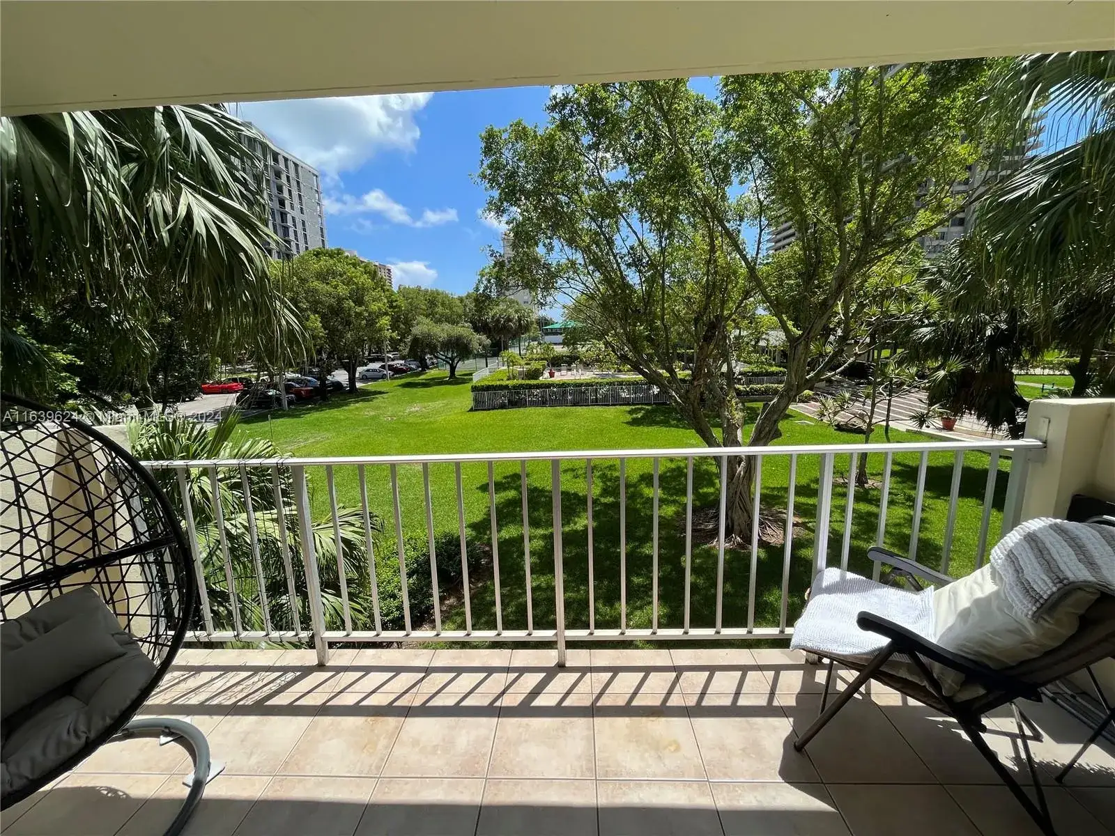 2 bedroom 2 bath Residential for sale at 11111 Biscayne Blvd # 2D, Miami FL 33181