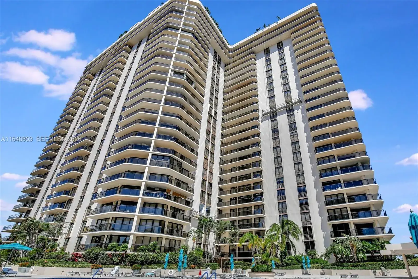 2 bedroom 2 bath Residential for sale at 19667 Turnberry Way # 3E, Aventura FL 33180