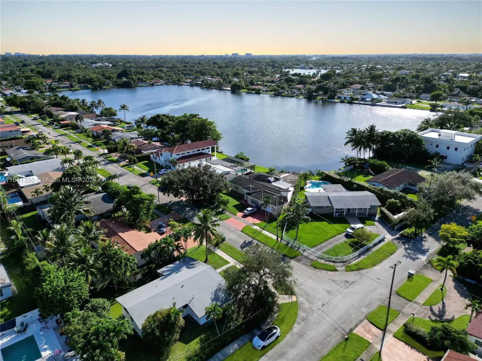 4 bedroom 2 bath Residential for sale at 21341 NE 25th Ct, Aventura FL 33180